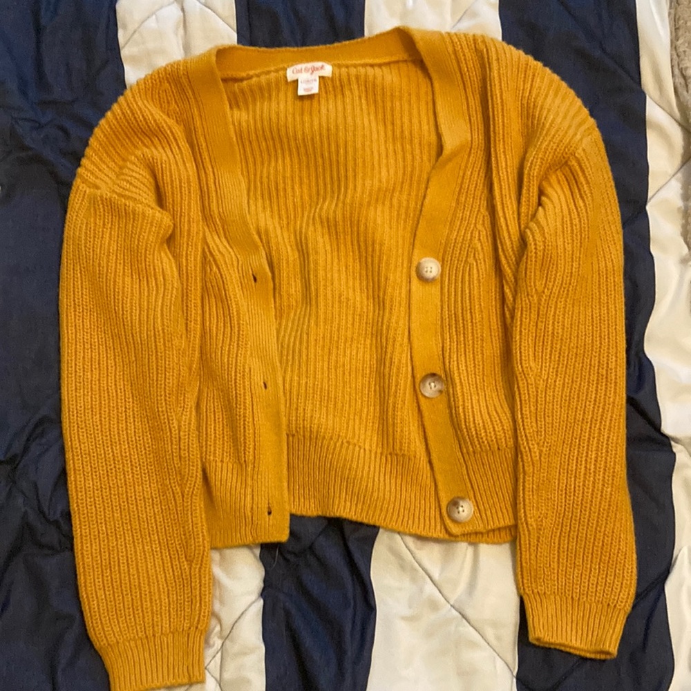 Cute orange cardigan 🧡